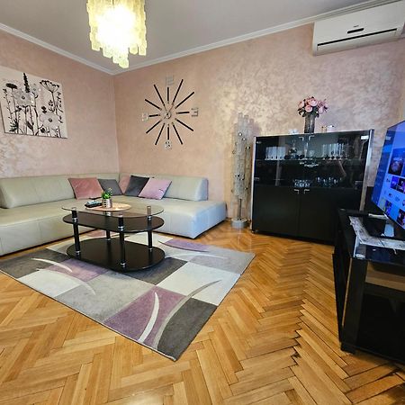 Slavija Apartment Belgrado Buitenkant foto