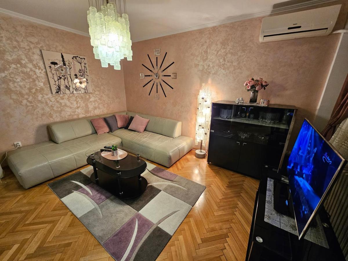 Slavija Apartment Belgrado Buitenkant foto
